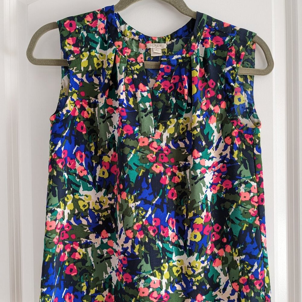 J. Crew factory 0 petite sleeveless, floral, flowy top with notch-neck